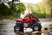 Hothead girl shows all