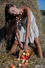 Teen exposes her body Teen exposes her body