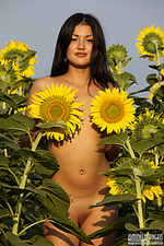 Nude exotic teenie Nude exotic teenie