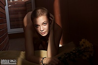 Short haired teen game