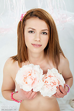 A petite beauty A petite beauty