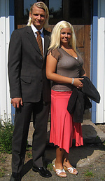 Juicy hottie showing her boobs