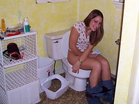 Hot pics of hot babes sitting on the toilet