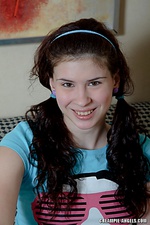 Awesome brunette teen gets her pussy humped and then creamed