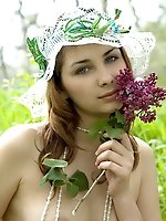Lovely teen girl looks more than just sexy while posing naked on the nature for you now.
