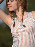 The sweet schoolgirl went outside and started posing for the camera