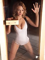 Young baroness with awesome ass loves to pose naked in the sauna