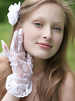 Stunning natural blonde showing her svelte body stripping everything off for a photographer