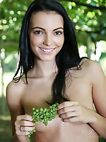 Sweetheart outdoor watch 4 beauty naked art glam photography girl