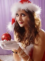 Amazing dark haired shapely teen Snow-maiden demonstrating her absolutely seductive body.
