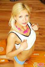 Masturbating teenie