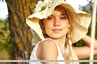 Cute teen hq erotica pics free nude pictures of 18 year met art girls