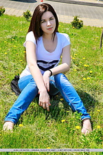 Teen bra models teen met art posing