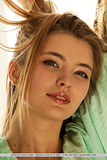 Free pictures of younger free hq erotica pics photos