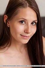 Teens met art thumbs photo review teen Teens met art thumbs photo review teen