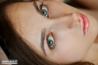 Sexy babe posing naked