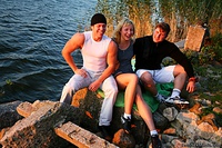 Outdoor teen threesome