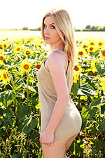 Thumbnails softcore model Thumbnails softcore model